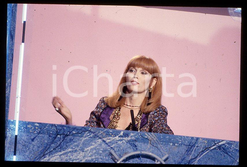 Fotografia d epoca originale Amanda LEAR Il gioco dei 9 CANALE 5 1990 ca  35 mm vintage slide 10 1