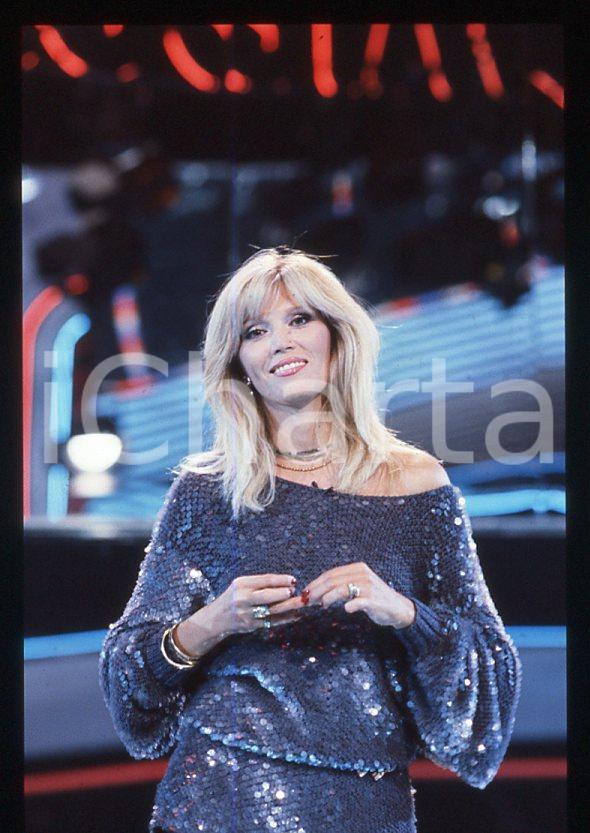 Fotografia d epoca originale Amanda LEAR conduce programma tv  1990 ca  35 mm vintage slide 30 1