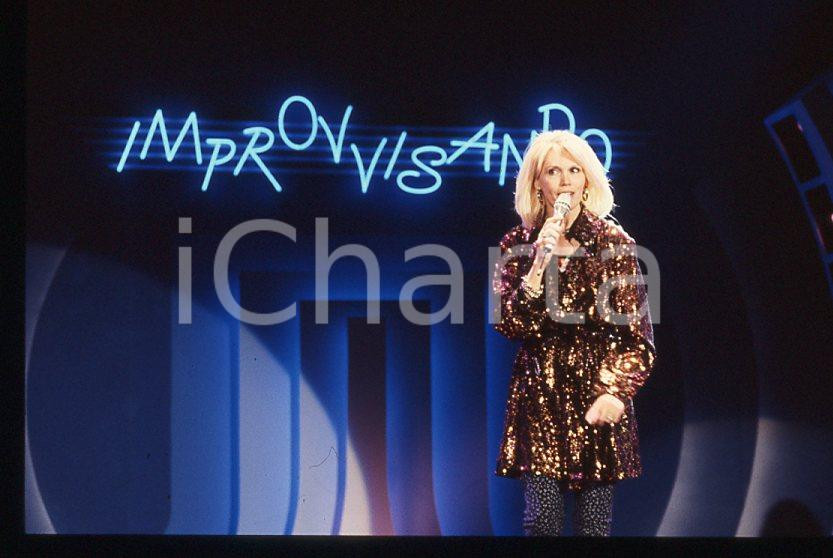 Fotografia d epoca originale Amanda LEAR canta a IMPROVVISANDO  RAI 2 1988  35 mm vintage slide 1 1