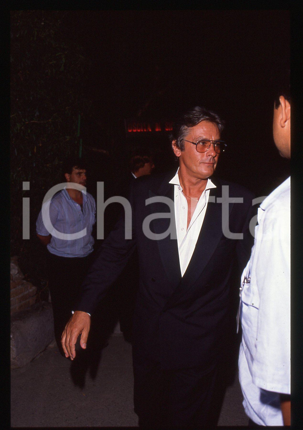 Alain DELON - CINEMA 1990 ca 35 mm vintage slide 36 Diapositiva d'epoca, in formato 35 mm.CONDIZIONI: GOODE' severamente vietata la riproduzione. Tutti i diritti sono riservati.ICharta mette in vendita, sul negozio eBay e in esclusiva sul sito "icharta" il proprio archivio composto da numerose diapositive e negativi fotografici d'epoca, tutti originali e autentici, che attraversano la storia del costume italiano tra gli la fine degli anni Sessanta e Novanta.Si tratta di uno sguardo inedito sull'attualità, la politica, la vita quotidiana, il gossip e la cultura, che fotografa il cambiamento della nazione in quest'ultimo scorcio del XX secolo. Un'occasione unica per il mercato del collezionismo, che vede finalmente disponibile un archivio eccezionale per vastità, tematiche e condizioni, in un settore (il negativo fotografico e la diapositiva) di assoluta novità e dalle interessanti prospettive di investimento.  GOOD/buono   originale e autentica 1