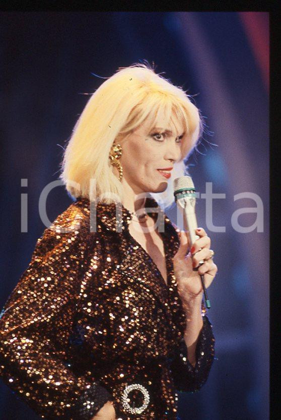 Fotografia d epoca originale Amanda LEAR canta a IMPROVVISANDO  RAI 2 1988  35 mm vintage slide 9 1