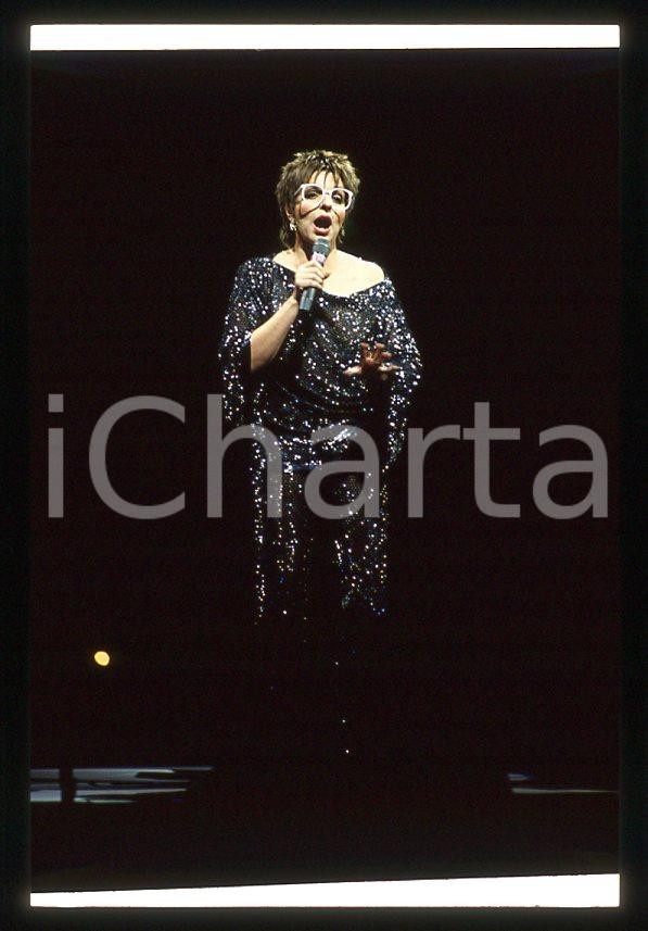 Fotografia d epoca originale Liza MINNELLI on stage  ITALY ? 1990 ca  35 mm vintage slide 4 1