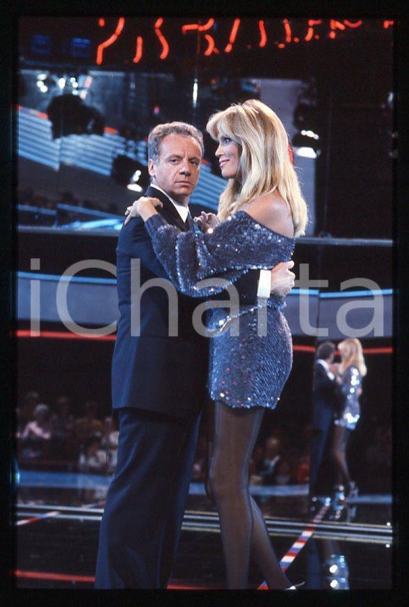 Fotografia d epoca originale Johnny DORELLI Amanda LEAR a Premiatissima 1983  35 mm vintage slide 10 1