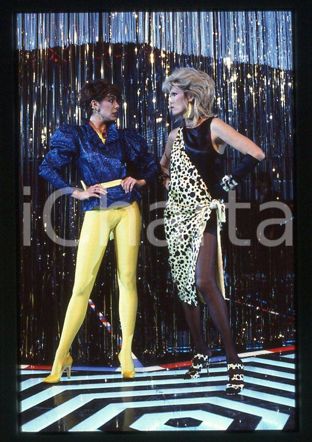 Fotografia d epoca originale Amanda LEAR Nadia CASSSINI a Premiatissima 1983  35 mm vintage slide 4 1