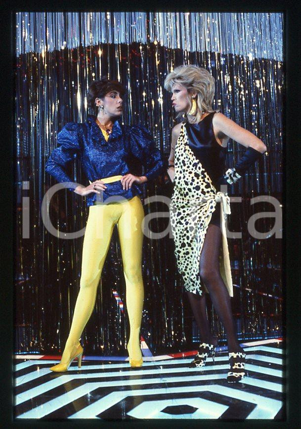 Fotografia d epoca originale Amanda LEAR Nadia CASSSINI a Premiatissima 1983  35 mm vintage slide 5 1