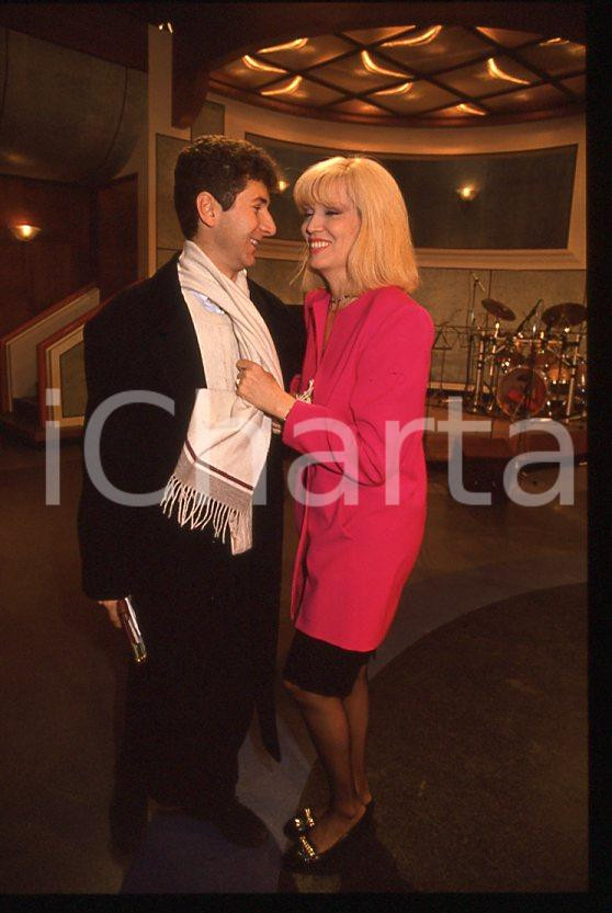 Fotografia d epoca originale Fabio FAZIO Amanda LEAR  RAI 3 Mai dire mai 1988  35 mm vintage slide 3 1