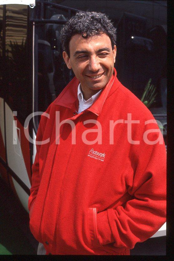 Michele ALBORETO Pilota FERRARI Formula 1 - 1985 ca - 35 mm vintage slide (21) Diapositiva d'epoca, in formato 35 mm. E' severamente vietata la riproduzione. Tutti i diritti sono riservati.  ICharta mette in vendita, sul negozio eBay e in esclusiva sul sito "icharta" il proprio archivio composto da numerose diapositive e negativi fotografici d'epoca, tutti originali e autentici, che attraversano la storia del costume tra la fine degli anni Sessanta e Novanta.Si tratta di uno sguardo inedito sull'attualit&agrave;, la politica, la vita quotidiana, il gossip e la cultura, che fotografa il cambiamento della nazione in quest'ultimo scorcio del XX secolo. Un'occasione unica per il mercato del collezionismo, che vede finalmente disponibile un archivio eccezionale per vastit&agrave;, tematiche e condizioni, in un settore (il negativo fotografico e la diapositiva) di assoluta novit&agrave; e dalle interessanti prospettive di investimento.  GOOD/buono   originale e autentica 1