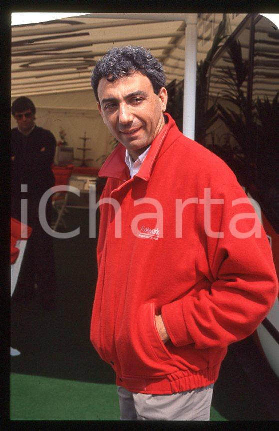Michele ALBORETO Pilota FERRARI Formula 1 - 1985 ca - 35 mm vintage slide (23) Diapositiva d'epoca, in formato 35 mm. E' severamente vietata la riproduzione. Tutti i diritti sono riservati.  ICharta mette in vendita, sul negozio eBay e in esclusiva sul sito "icharta" il proprio archivio composto da numerose diapositive e negativi fotografici d'epoca, tutti originali e autentici, che attraversano la storia del costume tra la fine degli anni Sessanta e Novanta.Si tratta di uno sguardo inedito sull'attualit&agrave;, la politica, la vita quotidiana, il gossip e la cultura, che fotografa il cambiamento della nazione in quest'ultimo scorcio del XX secolo. Un'occasione unica per il mercato del collezionismo, che vede finalmente disponibile un archivio eccezionale per vastit&agrave;, tematiche e condizioni, in un settore (il negativo fotografico e la diapositiva) di assoluta novit&agrave; e dalle interessanti prospettive di investimento.  GOOD/buono   originale e autentica 1