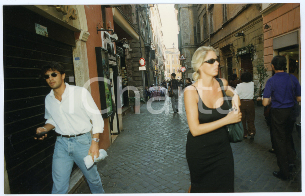Fotografia d epoca originale 1995 ca ROMA Ela WEBER a spasso per la città  Foto 20x12 cm 7 1