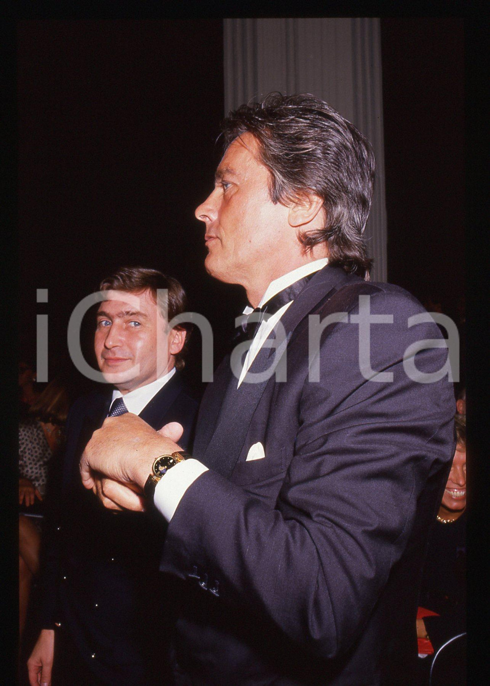 Alain DELON - CINEMA 1990 ca 35 mm vintage slide 51 Diapositiva originale, in formato 35 mm.Per i diritti rivolgersi a ICharta.E' severamente vietata la riproduzione. Tutti i diritti sono riservati.ICharta mette in vendita, sul negozio eBay e in esclusiva sul sito "icharta" il proprio archivio composto da numerose diapositive e negativi fotografici d'epoca, tutti originali e autentici, che attraversano la storia del costume tra la fine degli anni Sessanta e Novanta.Si tratta di uno sguardo inedito sull'attualità , la politica, la vita quotidiana, il gossip e la cultura, che fotografa il cambiamento della nazione in quest'ultimo scorcio del XX secolo.Un'occasione unica per il mercato del collezionismo, che vede finalmente disponibile un archivio eccezionale per vastità , tematiche e condizioni, in un settore (il negativo fotografico e la diapositiva) di assoluta novità e dalle interessanti prospettive di investimento.GOOD/buono  GOOD/buono   originale e autentica 1