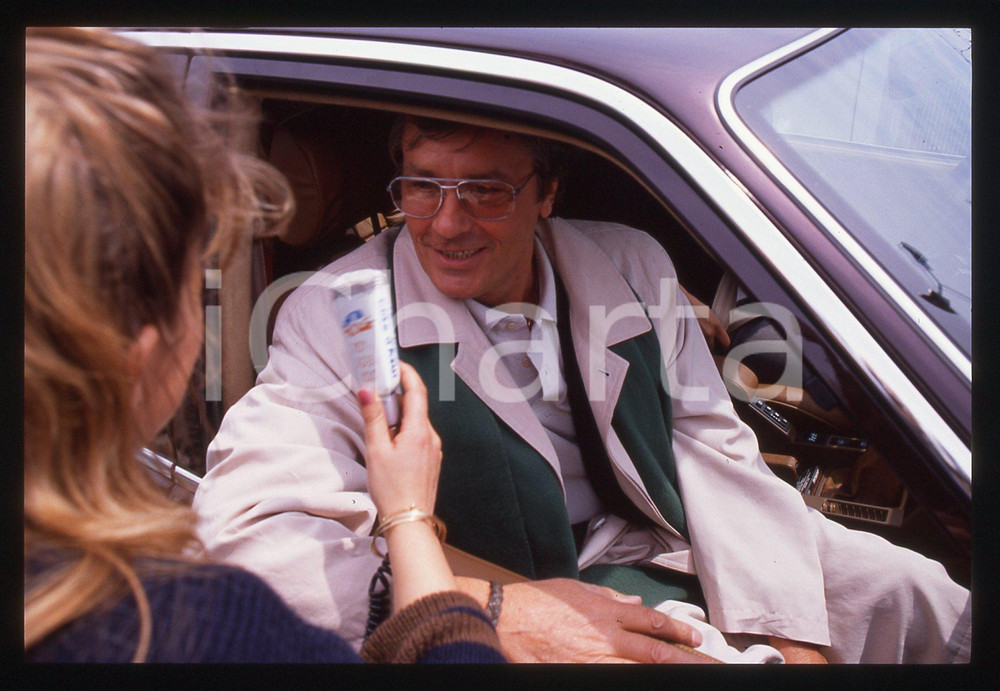 Alain DELON - CINEMA 1990 ca 35 mm vintage slide 55 Diapositiva originale, in formato 35 mm.Per i diritti rivolgersi a ICharta.E' severamente vietata la riproduzione. Tutti i diritti sono riservati.ICharta mette in vendita, sul negozio eBay e in esclusiva sul sito "icharta" il proprio archivio composto da numerose diapositive e negativi fotografici d'epoca, tutti originali e autentici, che attraversano la storia del costume tra la fine degli anni Sessanta e Novanta.Si tratta di uno sguardo inedito sull'attualità , la politica, la vita quotidiana, il gossip e la cultura, che fotografa il cambiamento della nazione in quest'ultimo scorcio del XX secolo.Un'occasione unica per il mercato del collezionismo, che vede finalmente disponibile un archivio eccezionale per vastità , tematiche e condizioni, in un settore (il negativo fotografico e la diapositiva) di assoluta novità e dalle interessanti prospettive di investimento.GOOD/buono  GOOD/buono   originale e autentica 1
