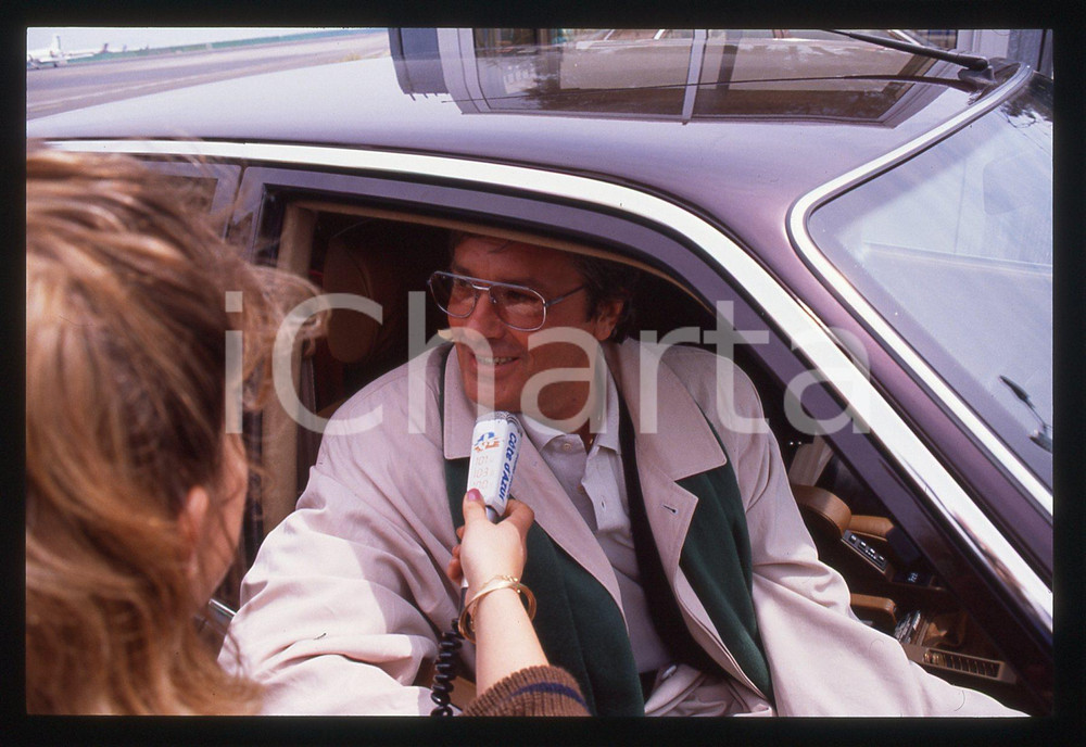 Alain DELON - CINEMA 1990 ca 35 mm vintage slide 57 Diapositiva originale, in formato 35 mm.Per i diritti rivolgersi a ICharta.E' severamente vietata la riproduzione. Tutti i diritti sono riservati.ICharta mette in vendita, sul negozio eBay e in esclusiva sul sito "icharta" il proprio archivio composto da numerose diapositive e negativi fotografici d'epoca, tutti originali e autentici, che attraversano la storia del costume tra la fine degli anni Sessanta e Novanta.Si tratta di uno sguardo inedito sull'attualità , la politica, la vita quotidiana, il gossip e la cultura, che fotografa il cambiamento della nazione in quest'ultimo scorcio del XX secolo.Un'occasione unica per il mercato del collezionismo, che vede finalmente disponibile un archivio eccezionale per vastità , tematiche e condizioni, in un settore (il negativo fotografico e la diapositiva) di assoluta novità e dalle interessanti prospettive di investimento.GOOD/buono  GOOD/buono   originale e autentica 1