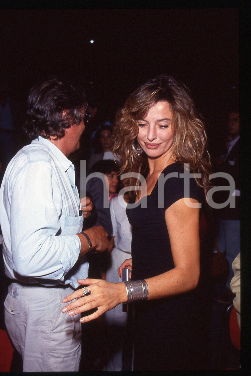 Alain DELON e Alba PARIETTI - MISS ITALIA 1991 35 mm vintage slide 3 Diapositiva d'epoca, in formato 35 mm.CONDIZIONI: GOODE' severamente vietata la riproduzione. Tutti i diritti sono riservati.Nella diapositiva ICharta mette in vendita, sul negozio eBay e in esclusiva sul sito "icharta" il proprio archivio composto da numerose diapositive e negativi fotografici d'epoca, tutti originali e autentici, che attraversano la storia del costume italiano tra gli la fine degli anni Sessanta e Novanta.Si tratta di uno sguardo inedito sull'attualit&agrave;, la politica, la vita quotidiana, il gossip e la cultura, che fotografa il cambiamento della nazione in quest'ultimo scorcio del XX secolo. Un'occasione unica per il mercato del collezionismo, che vede finalmente disponibile un archivio eccezionale per vastit&agrave;, tematiche e condizioni, in un settore (il negativo fotografico e la diapositiva) di assoluta novit&agrave; e dalle interessanti prospettive di investimento.  GOOD/buono   originale e autentica 1