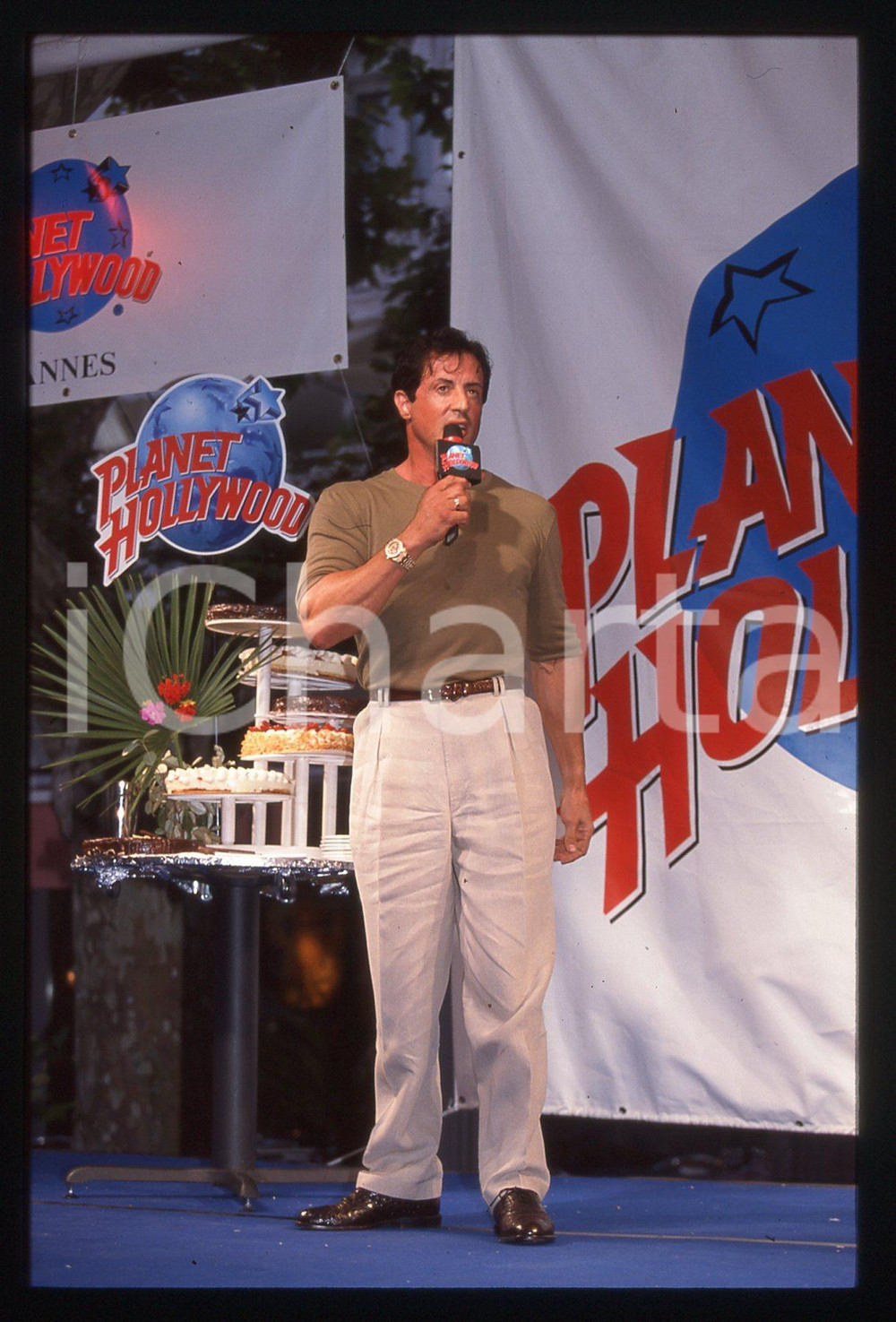 Fotografia d epoca originale Sylvester STALLONE  PLANET HOLLYWOOD CANNES 1998 35 mm vintage slide 6 1