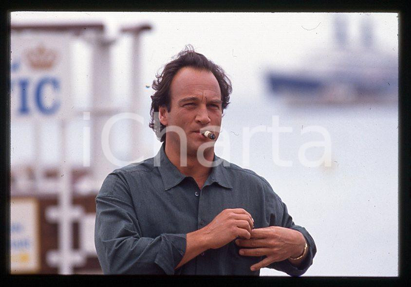 Jim BELUSHI - Festival di CANNES 1994 - Croisette *35mm vintage slide 4 Diapositiva originale, in formato 35 mm.Per i diritti rivolgersi a ICharta.E' severamente vietata la riproduzione. Tutti i diritti sono riservati.ICharta mette in vendita, sul negozio eBay e in esclusiva sul sito "icharta" il proprio archivio composto da numerose diapositive e negativi fotografici d'epoca, tutti originali e autentici, che attraversano la storia del costume tra la fine degli anni Sessanta e Novanta.Si tratta di uno sguardo inedito sull'attualità, la politica, la vita quotidiana, il gossip e la cultura, che fotografa il cambiamento della nazione in quest'ultimo scorcio del XX secolo. Un'occasione unica per il mercato del collezionismo, che vede finalmente disponibile un archivio eccezionale per vastità, tematiche e condizioni, in un settore (il negativo fotografico e la diapositiva) di assoluta novità e dalle interessanti prospettive di investimento.  GOOD/buono   originale e autentica 1