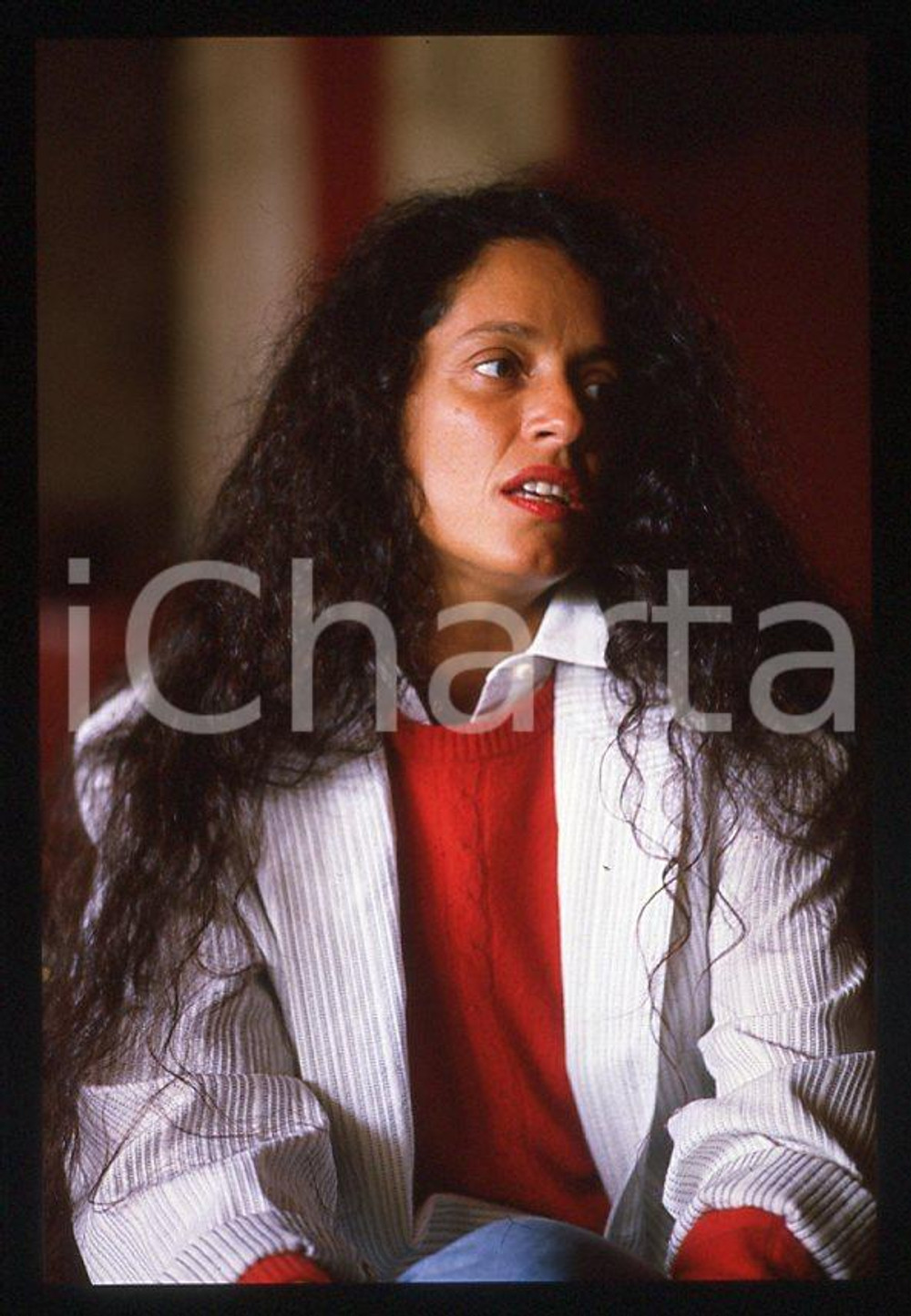 Sonia BRAGA actress - CANNES Festival 1985 *35mm vintage slide 9 Diapositiva originale, in formato 35 mm.Per i diritti rivolgersi a ICharta.E' severamente vietata la riproduzione. Tutti i diritti sono riservati.ICharta mette in vendita, sul negozio eBay e in esclusiva sul sito "icharta" il proprio archivio composto da numerose diapositive e negativi fotografici d'epoca, tutti originali e autentici, che attraversano la storia del costume tra la fine degli anni Sessanta e Novanta.Si tratta di uno sguardo inedito sull'attualità, la politica, la vita quotidiana, il gossip e la cultura, che fotografa il cambiamento della nazione in quest'ultimo scorcio del XX secolo. Un'occasione unica per il mercato del collezionismo, che vede finalmente disponibile un archivio eccezionale per vastità, tematiche e condizioni, in un settore (il negativo fotografico e la diapositiva) di assoluta novità e dalle interessanti prospettive di investimento.  GOOD/buono   originale e autentica 1
