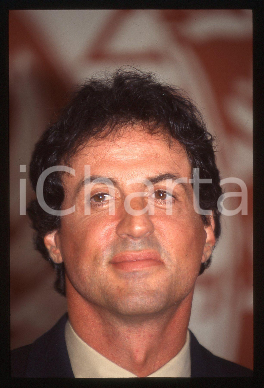 Sylvester STALLONE Mostra del cinema di VENEZIA 1997 35 mm vintage slide 19 Diapositiva d'epoca, in formato 35 mm.CONDIZIONI: GOODE' severamente vietata la riproduzione. Tutti i diritti sono riservati.Nella diapositiva ICharta mette in vendita, sul negozio eBay e in esclusiva sul sito "icharta" il proprio archivio composto da numerose diapositive e negativi fotografici d'epoca, tutti originali e autentici, che attraversano la storia del costume italiano tra gli la fine degli anni Sessanta e Novanta.Si tratta di uno sguardo inedito sull'attualit&agrave;, la politica, la vita quotidiana, il gossip e la cultura, che fotografa il cambiamento della nazione in quest'ultimo scorcio del XX secolo. Un'occasione unica per il mercato del collezionismo, che vede finalmente disponibile un archivio eccezionale per vastit&agrave;, tematiche e condizioni, in un settore (il negativo fotografico e la diapositiva) di assoluta novit&agrave; e dalle interessanti prospettive di investimento.  GOOD/buono   originale e autentica 1