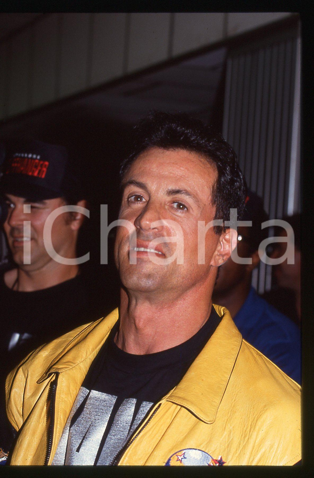 Sylvester STALLONE - PLANET HOLLYWOOD LONDON 1993 35 mm vintage slide 4 Diapositiva d'epoca, in formato 35 mm.CONDIZIONI: GOODE' severamente vietata la riproduzione. Tutti i diritti sono riservati.Nella diapositiva ICharta mette in vendita, sul negozio eBay e in esclusiva sul sito "icharta" il proprio archivio composto da numerose diapositive e negativi fotografici d'epoca, tutti originali e autentici, che attraversano la storia del costume italiano tra gli la fine degli anni Sessanta e Novanta.Si tratta di uno sguardo inedito sull'attualit&agrave;, la politica, la vita quotidiana, il gossip e la cultura, che fotografa il cambiamento della nazione in quest'ultimo scorcio del XX secolo. Un'occasione unica per il mercato del collezionismo, che vede finalmente disponibile un archivio eccezionale per vastit&agrave;, tematiche e condizioni, in un settore (il negativo fotografico e la diapositiva) di assoluta novit&agrave; e dalle interessanti prospettive di investimento.  GOOD/buono   originale e autentica 1