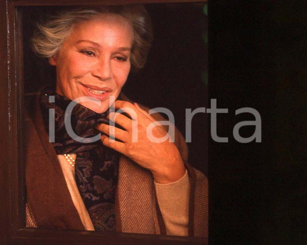 Ingrid THULIN - Film "Cuore di mamma" 1988 *35mm vintage slide (2) Diapositiva originale, in formato 35 mm.Per i diritti rivolgersi a ICharta.E' severamente vietata la riproduzione. Tutti i diritti sono riservati.ICharta mette in vendita, sul negozio eBay e in esclusiva sul sito "icharta" il proprio archivio composto da numerose diapositive e negativi fotografici d'epoca, tutti originali e autentici, che attraversano la storia del costume tra la fine degli anni Sessanta e Novanta.Si tratta di uno sguardo inedito sull'attualità, la politica, la vita quotidiana, il gossip e la cultura, che fotografa il cambiamento della nazione in quest'ultimo scorcio del XX secolo. Un'occasione unica per il mercato del collezionismo, che vede finalmente disponibile un archivio eccezionale per vastità, tematiche e condizioni, in un settore (il negativo fotografico e la diapositiva) di assoluta novità e dalle interessanti prospettive di investimento.  GOOD/buono   originale e autentica 1