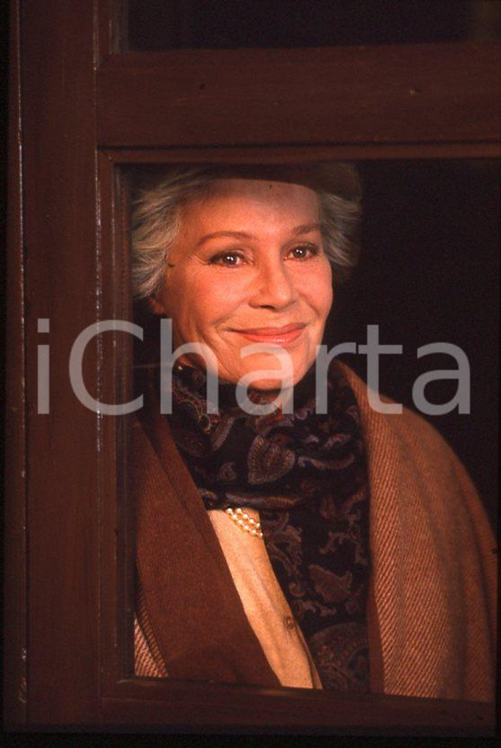 Ingrid THULIN - Film "Cuore di mamma" 1988 *35mm vintage slide (3) Diapositiva originale, in formato 35 mm.Per i diritti rivolgersi a ICharta.E' severamente vietata la riproduzione. Tutti i diritti sono riservati.ICharta mette in vendita, sul negozio eBay e in esclusiva sul sito "icharta" il proprio archivio composto da numerose diapositive e negativi fotografici d'epoca, tutti originali e autentici, che attraversano la storia del costume tra la fine degli anni Sessanta e Novanta.Si tratta di uno sguardo inedito sull'attualità, la politica, la vita quotidiana, il gossip e la cultura, che fotografa il cambiamento della nazione in quest'ultimo scorcio del XX secolo. Un'occasione unica per il mercato del collezionismo, che vede finalmente disponibile un archivio eccezionale per vastità, tematiche e condizioni, in un settore (il negativo fotografico e la diapositiva) di assoluta novità e dalle interessanti prospettive di investimento.  GOOD/buono   originale e autentica 1