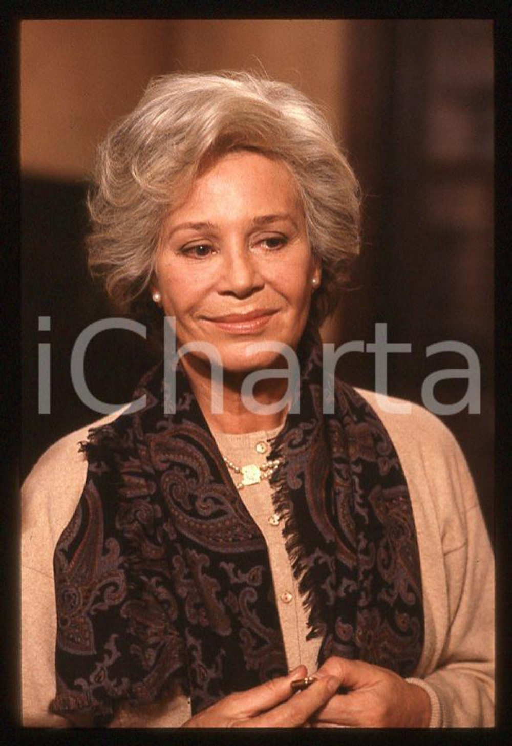 Ingrid THULIN - Film "Cuore di mamma" 1988 *35mm vintage slide (6) Diapositiva originale, in formato 35 mm.Per i diritti rivolgersi a ICharta.E' severamente vietata la riproduzione. Tutti i diritti sono riservati.ICharta mette in vendita, sul negozio eBay e in esclusiva sul sito "icharta" il proprio archivio composto da numerose diapositive e negativi fotografici d'epoca, tutti originali e autentici, che attraversano la storia del costume tra la fine degli anni Sessanta e Novanta.Si tratta di uno sguardo inedito sull'attualità, la politica, la vita quotidiana, il gossip e la cultura, che fotografa il cambiamento della nazione in quest'ultimo scorcio del XX secolo. Un'occasione unica per il mercato del collezionismo, che vede finalmente disponibile un archivio eccezionale per vastità, tematiche e condizioni, in un settore (il negativo fotografico e la diapositiva) di assoluta novità e dalle interessanti prospettive di investimento.  GOOD/buono   originale e autentica 1