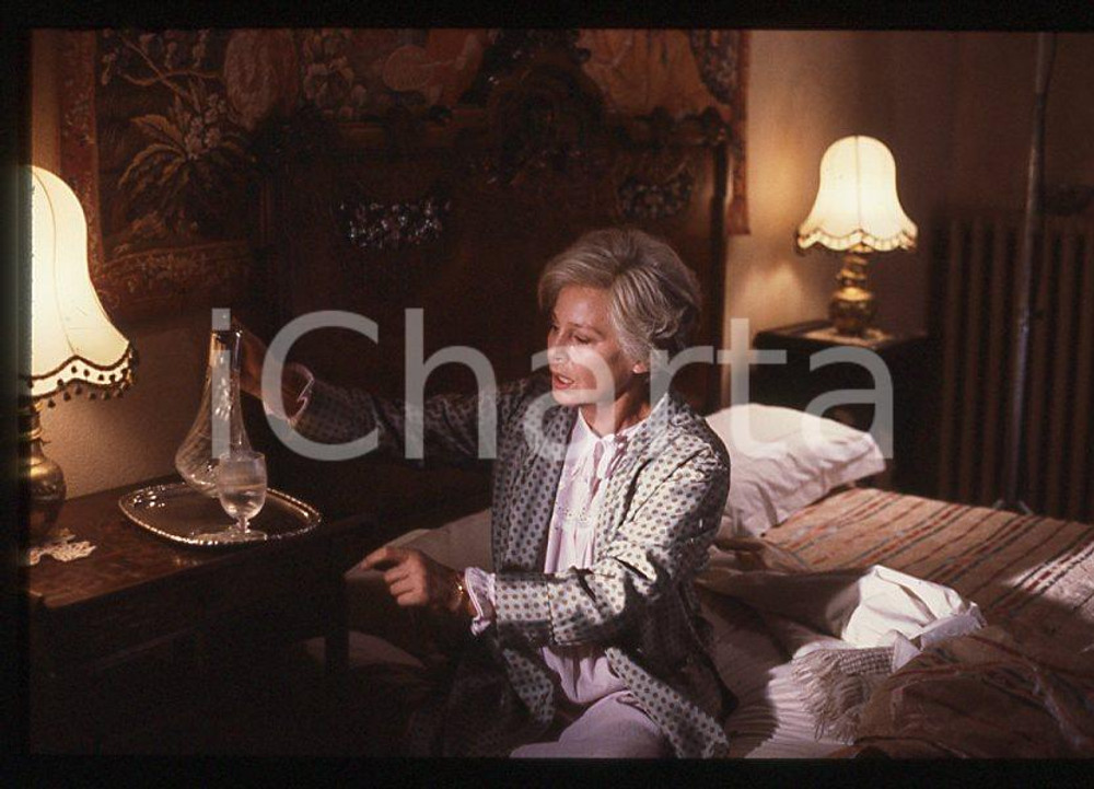 Ingrid THULIN - Film "Cuore di mamma" 1988 *35mm vintage slide (12) Diapositiva originale, in formato 35 mm.Per i diritti rivolgersi a ICharta.E' severamente vietata la riproduzione. Tutti i diritti sono riservati.ICharta mette in vendita, sul negozio eBay e in esclusiva sul sito "icharta" il proprio archivio composto da numerose diapositive e negativi fotografici d'epoca, tutti originali e autentici, che attraversano la storia del costume tra la fine degli anni Sessanta e Novanta.Si tratta di uno sguardo inedito sull'attualità, la politica, la vita quotidiana, il gossip e la cultura, che fotografa il cambiamento della nazione in quest'ultimo scorcio del XX secolo. Un'occasione unica per il mercato del collezionismo, che vede finalmente disponibile un archivio eccezionale per vastità, tematiche e condizioni, in un settore (il negativo fotografico e la diapositiva) di assoluta novità e dalle interessanti prospettive di investimento.  GOOD/buono   originale e autentica 1