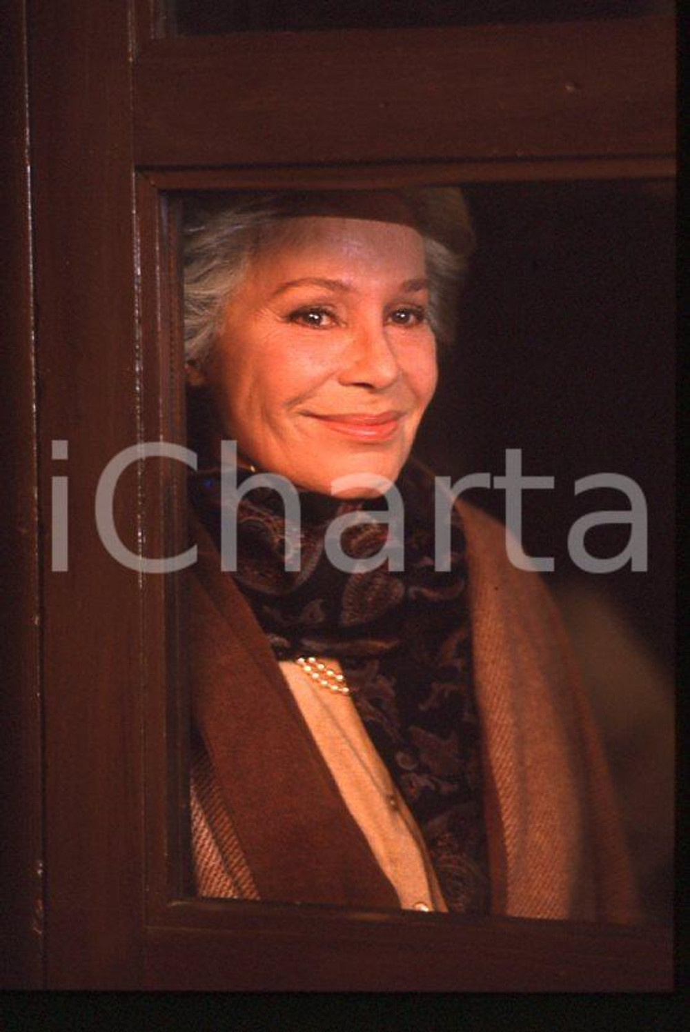 Ingrid THULIN - Film "Cuore di mamma" 1988 *35mm vintage slide (29) Diapositiva originale, in formato 35 mm.Per i diritti rivolgersi a ICharta.E' severamente vietata la riproduzione. Tutti i diritti sono riservati.ICharta mette in vendita, sul negozio eBay e in esclusiva sul sito "icharta" il proprio archivio composto da numerose diapositive e negativi fotografici d'epoca, tutti originali e autentici, che attraversano la storia del costume tra la fine degli anni Sessanta e Novanta.Si tratta di uno sguardo inedito sull'attualità, la politica, la vita quotidiana, il gossip e la cultura, che fotografa il cambiamento della nazione in quest'ultimo scorcio del XX secolo. Un'occasione unica per il mercato del collezionismo, che vede finalmente disponibile un archivio eccezionale per vastità, tematiche e condizioni, in un settore (il negativo fotografico e la diapositiva) di assoluta novità e dalle interessanti prospettive di investimento.  GOOD/buono   originale e autentica 1