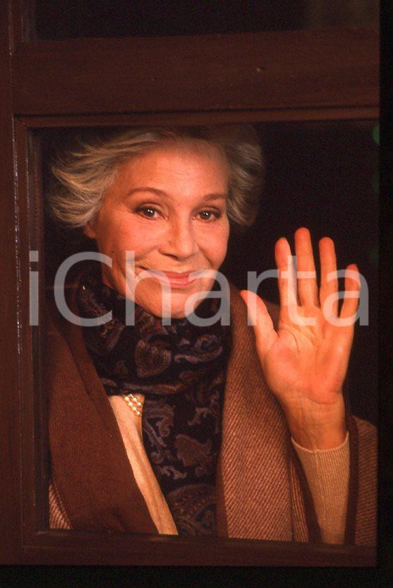 Ingrid THULIN - Film "Cuore di mamma" 1988 *35mm vintage slide (30) Diapositiva originale, in formato 35 mm.Per i diritti rivolgersi a ICharta.E' severamente vietata la riproduzione. Tutti i diritti sono riservati.ICharta mette in vendita, sul negozio eBay e in esclusiva sul sito "icharta" il proprio archivio composto da numerose diapositive e negativi fotografici d'epoca, tutti originali e autentici, che attraversano la storia del costume tra la fine degli anni Sessanta e Novanta.Si tratta di uno sguardo inedito sull'attualità, la politica, la vita quotidiana, il gossip e la cultura, che fotografa il cambiamento della nazione in quest'ultimo scorcio del XX secolo. Un'occasione unica per il mercato del collezionismo, che vede finalmente disponibile un archivio eccezionale per vastità, tematiche e condizioni, in un settore (il negativo fotografico e la diapositiva) di assoluta novità e dalle interessanti prospettive di investimento.  GOOD/buono   originale e autentica 1
