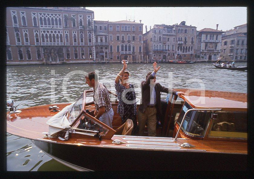Fotografia d epoca originale Louis MALLE Candice BERGEN  Arrivo a VENEZIA 1987 35mm vintage slide 3 1