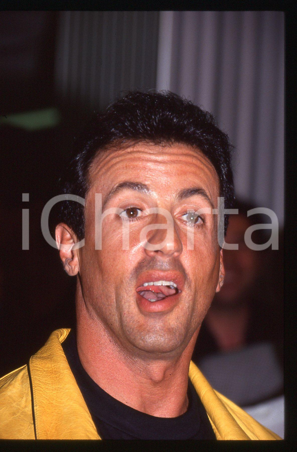Sylvester STALLONE - PLANET HOLLYWOOD LONDRA 1993 35 mm vintage slide 15 Diapositiva d'epoca, in formato 35 mm.CONDIZIONI: GOODE' severamente vietata la riproduzione. Tutti i diritti sono riservati.Nella diapositiva ICharta mette in vendita, sul negozio eBay e in esclusiva sul sito "icharta" il proprio archivio composto da numerose diapositive e negativi fotografici d'epoca, tutti originali e autentici, che attraversano la storia del costume italiano tra gli la fine degli anni Sessanta e Novanta.Si tratta di uno sguardo inedito sull'attualit&agrave;, la politica, la vita quotidiana, il gossip e la cultura, che fotografa il cambiamento della nazione in quest'ultimo scorcio del XX secolo. Un'occasione unica per il mercato del collezionismo, che vede finalmente disponibile un archivio eccezionale per vastit&agrave;, tematiche e condizioni, in un settore (il negativo fotografico e la diapositiva) di assoluta novit&agrave; e dalle interessanti prospettive di investimento.  GOOD/buono   originale e autentica 1