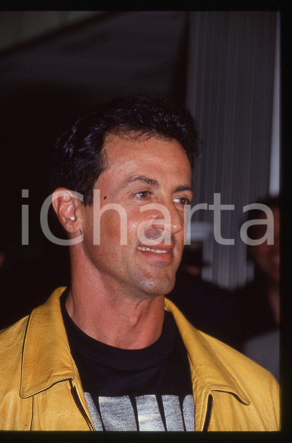 Sylvester STALLONE - PLANET HOLLYWOOD LONDRA 1993 35 mm vintage slide 29 Diapositiva d'epoca, in formato 35 mm.CONDIZIONI: GOODE' severamente vietata la riproduzione. Tutti i diritti sono riservati.Nella diapositiva ICharta mette in vendita, sul negozio eBay e in esclusiva sul sito "icharta" il proprio archivio composto da numerose diapositive e negativi fotografici d'epoca, tutti originali e autentici, che attraversano la storia del costume italiano tra gli la fine degli anni Sessanta e Novanta.Si tratta di uno sguardo inedito sull'attualit&agrave;, la politica, la vita quotidiana, il gossip e la cultura, che fotografa il cambiamento della nazione in quest'ultimo scorcio del XX secolo. Un'occasione unica per il mercato del collezionismo, che vede finalmente disponibile un archivio eccezionale per vastit&agrave;, tematiche e condizioni, in un settore (il negativo fotografico e la diapositiva) di assoluta novit&agrave; e dalle interessanti prospettive di investimento.  GOOD/buono   originale e autentica 1