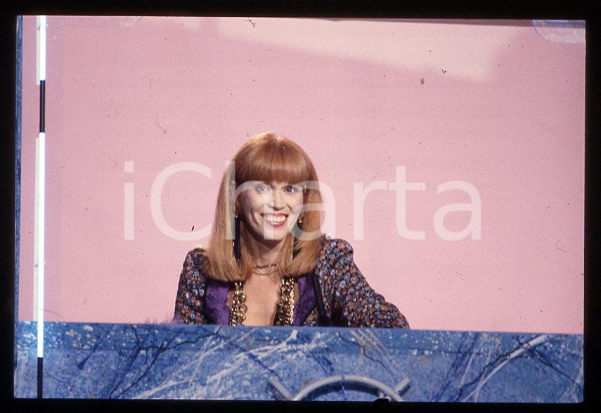 Fotografia d epoca originale Amanda LEAR Il gioco dei 9 CANALE 5 1990 ca  35 mm vintage slide 9 1