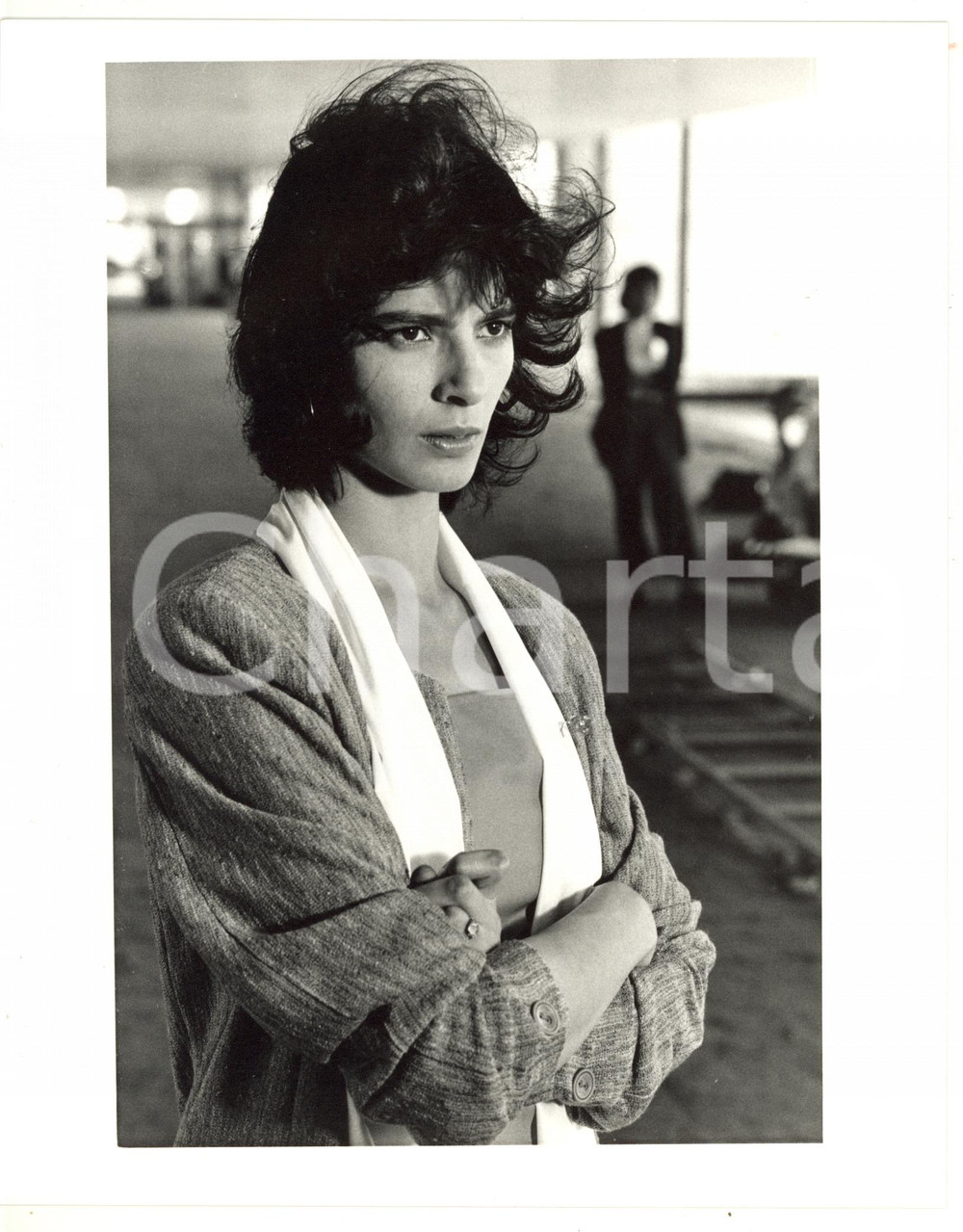 1987 RAI - CINEMA "Un amore di donna" - Laura MORANTE sul set del film *Foto (2) Fotografia di agenzia. CONDIZIONI: GFORMATO: 20x25 cm    originale e autentica 1