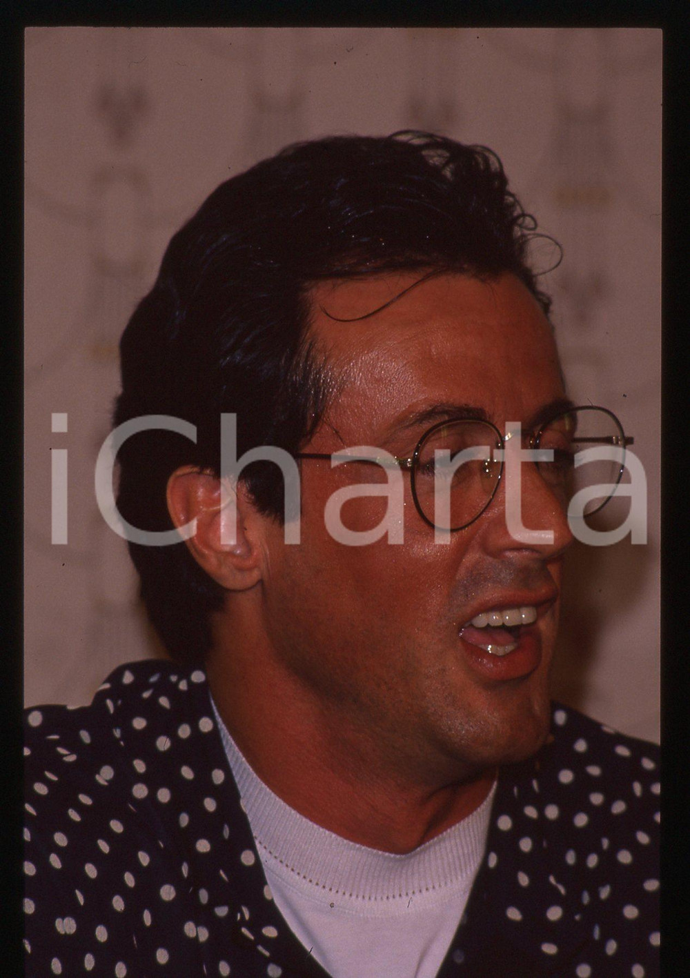 Sylvester STALLONE - CINEMA 1995 ca 35 mm vintage slide 29 Diapositiva d'epoca, in formato 35 mm.CONDIZIONI: GOODE' severamente vietata la riproduzione. Tutti i diritti sono riservati.Nella diapositiva ICharta mette in vendita, sul negozio eBay e in esclusiva sul sito "icharta" il proprio archivio composto da numerose diapositive e negativi fotografici d'epoca, tutti originali e autentici, che attraversano la storia del costume italiano tra gli la fine degli anni Sessanta e Novanta.Si tratta di uno sguardo inedito sull'attualità, la politica, la vita quotidiana, il gossip e la cultura, che fotografa il cambiamento della nazione in quest'ultimo scorcio del XX secolo. Un'occasione unica per il mercato del collezionismo, che vede finalmente disponibile un archivio eccezionale per vastità, tematiche e condizioni, in un settore (il negativo fotografico e la diapositiva) di assoluta novità e dalle interessanti prospettive di investimento.  GOOD/buono   originale e autentica 1