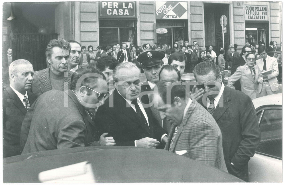Fotografia d epoca originale 1972 MILANO Omicidio CALABRESI  Questore Marcello GUIDA sul posto  Foto 1 1