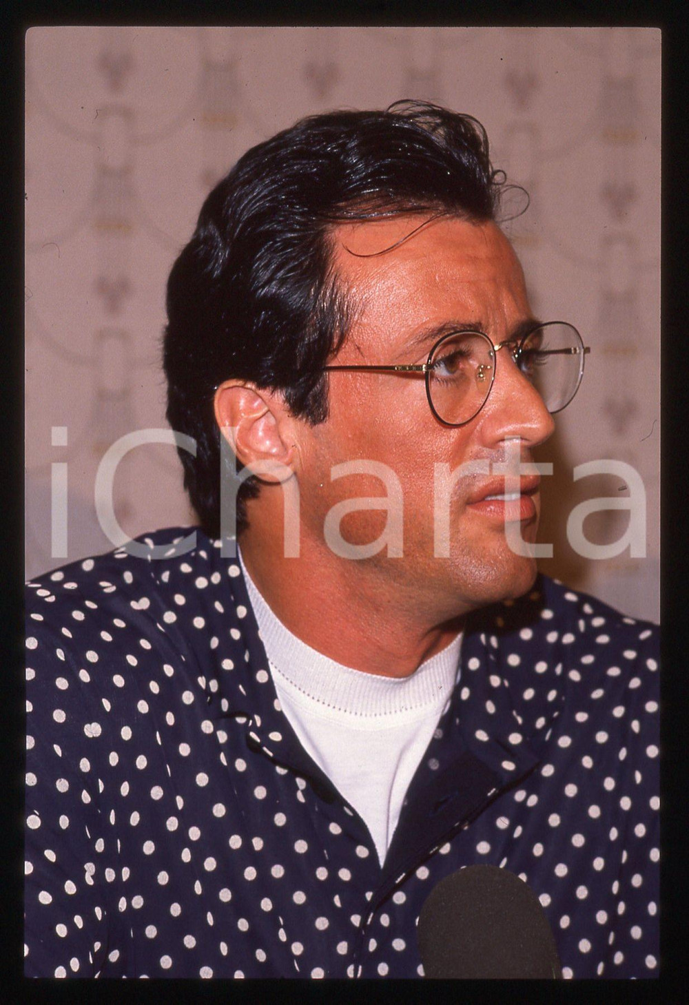 Sylvester STALLONE - CINEMA 1995 ca 35 mm vintage slide 40 Diapositiva d'epoca, in formato 35 mm.CONDIZIONI: GOODE' severamente vietata la riproduzione. Tutti i diritti sono riservati.Nella diapositiva ICharta mette in vendita, sul negozio eBay e in esclusiva sul sito "icharta" il proprio archivio composto da numerose diapositive e negativi fotografici d'epoca, tutti originali e autentici, che attraversano la storia del costume italiano tra gli la fine degli anni Sessanta e Novanta.Si tratta di uno sguardo inedito sull'attualità, la politica, la vita quotidiana, il gossip e la cultura, che fotografa il cambiamento della nazione in quest'ultimo scorcio del XX secolo. Un'occasione unica per il mercato del collezionismo, che vede finalmente disponibile un archivio eccezionale per vastità, tematiche e condizioni, in un settore (il negativo fotografico e la diapositiva) di assoluta novità e dalle interessanti prospettive di investimento.  GOOD/buono   originale e autentica 1