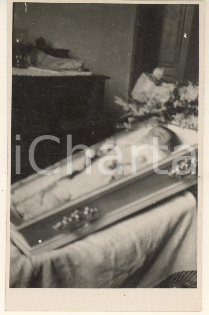 Fotografia d epoca originale 1935 ca ITALIA Bambino nella bara Foto cartolina post mortem 1