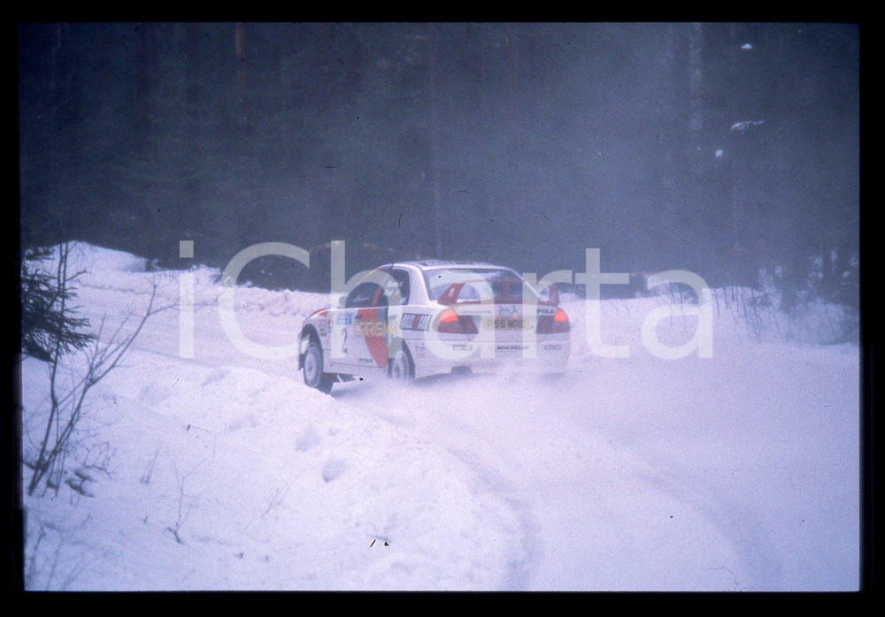 MITSUBISHI CARISMA GT EVO IV - WRC SWEDISH RALLY 1998 35 mm vintage slide 3 Diapositiva d'epoca, in formato 35 mm.CONDIZIONI: GOODE' severamente vietata la riproduzione. Tutti i diritti sono riservati.Nella diapositiva ICharta mette in vendita, sul negozio eBay e in esclusiva sul sito "icharta" il proprio archivio composto da numerose diapositive e negativi fotografici d'epoca, tutti originali e autentici, che attraversano la storia del costume italiano tra gli la fine degli anni Sessanta e Novanta.Si tratta di uno sguardo inedito sull'attualità , la politica, la vita quotidiana, il gossip e la cultura, che fotografa il cambiamento della nazione in quest'ultimo scorcio del XX secolo. Un'occasione unica per il mercato del collezionismo, che vede finalmente disponibile un archivio eccezionale per vastità , tematiche e condizioni, in un settore (il negativo fotografico e la diapositiva) di assoluta novità  e dalle interessanti prospettive di investimento.  GOOD/buono   originale e autentica 1