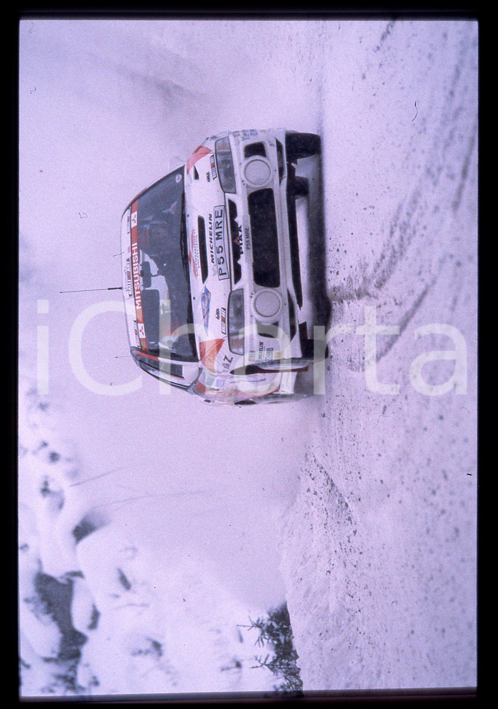 MITSUBISHI CARISMA GT EVO IV - WRC SWEDISH RALLY 1998 35 mm vintage slide 4 Diapositiva d'epoca, in formato 35 mm.CONDIZIONI: GOODE' severamente vietata la riproduzione. Tutti i diritti sono riservati.Nella diapositiva ICharta mette in vendita, sul negozio eBay e in esclusiva sul sito "icharta" il proprio archivio composto da numerose diapositive e negativi fotografici d'epoca, tutti originali e autentici, che attraversano la storia del costume italiano tra gli la fine degli anni Sessanta e Novanta.Si tratta di uno sguardo inedito sull'attualità , la politica, la vita quotidiana, il gossip e la cultura, che fotografa il cambiamento della nazione in quest'ultimo scorcio del XX secolo. Un'occasione unica per il mercato del collezionismo, che vede finalmente disponibile un archivio eccezionale per vastità , tematiche e condizioni, in un settore (il negativo fotografico e la diapositiva) di assoluta novità  e dalle interessanti prospettive di investimento.  GOOD/buono   originale e autentica 1