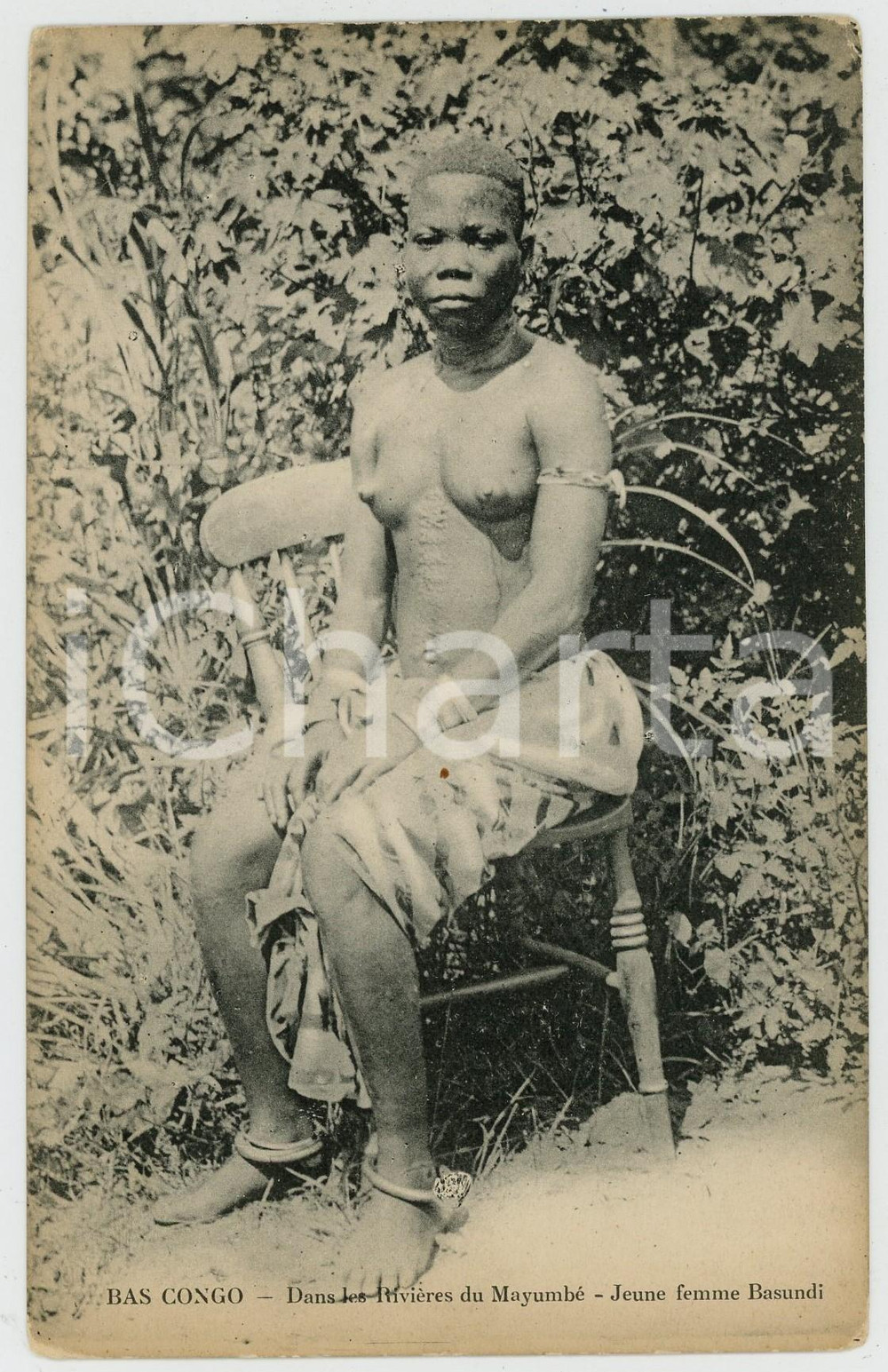 1920 ca AFRIQUE BAS CONGO MAYUMBE - Jeune femme BASUNDI - Postcard ETHNIC NUDE Cartolina postale d'epoca, non viaggiata.CONDIZIONI: G (lievi sbrecciature angolari)FORMATO: FP    originale e autentica 1