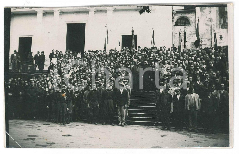 Fotografia d epoca originale 1930 ca COSTUME ITALIA  Foto di gruppo con balilla e bandiere 14x9 cm 1