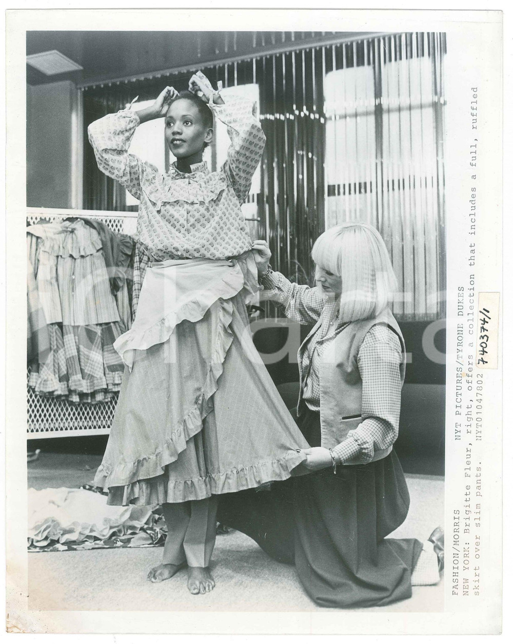 Fotografia d epoca originale 1978 FASHION  NEW YORK  Brigitte FLEUR offers her new collection Photo 1