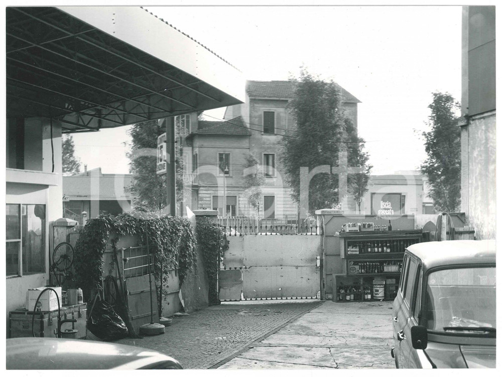 Fotografia d epoca originale 1975 MILANO Viale Certosa 228  Benzinaio  Interno Foto 6 1