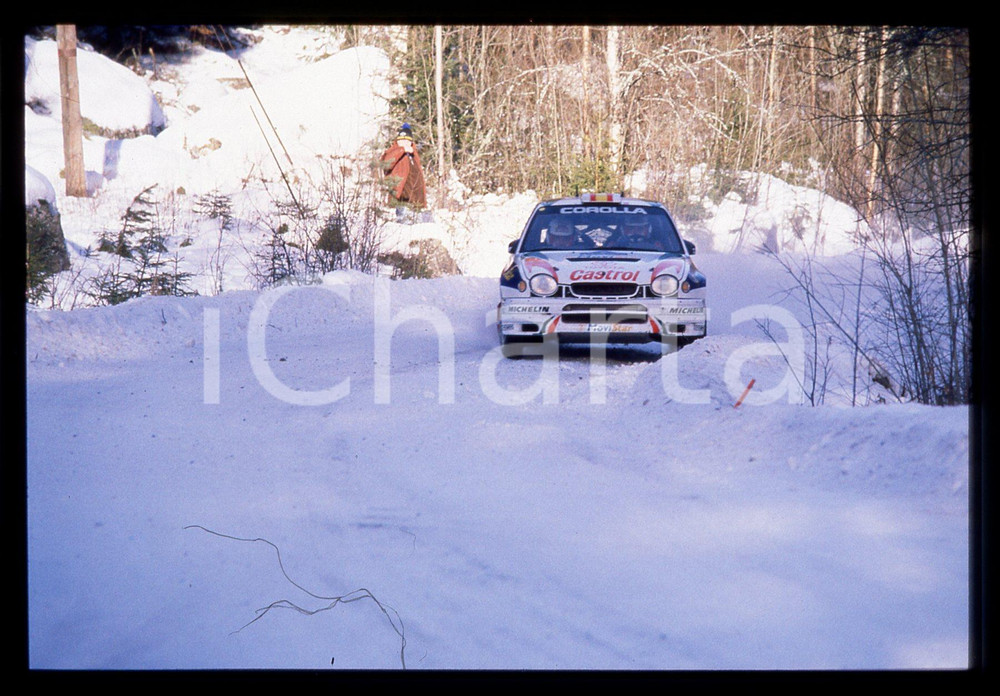 TOYOTA COROLLA WRC - WRC SWEDISH RALLY 1998 35 mm vintage slide 4 Diapositiva d'epoca, in formato 35 mm.CONDIZIONI: GOODE' severamente vietata la riproduzione. Tutti i diritti sono riservati.Nella diapositiva ICharta mette in vendita, sul negozio eBay e in esclusiva sul sito "icharta" il proprio archivio composto da numerose diapositive e negativi fotografici d'epoca, tutti originali e autentici, che attraversano la storia del costume italiano tra gli la fine degli anni Sessanta e Novanta.Si tratta di uno sguardo inedito sull'attualità , la politica, la vita quotidiana, il gossip e la cultura, che fotografa il cambiamento della nazione in quest'ultimo scorcio del XX secolo. Un'occasione unica per il mercato del collezionismo, che vede finalmente disponibile un archivio eccezionale per vastità , tematiche e condizioni, in un settore (il negativo fotografico e la diapositiva) di assoluta novità  e dalle interessanti prospettive di investimento.  GOOD/buono   originale e autentica 1