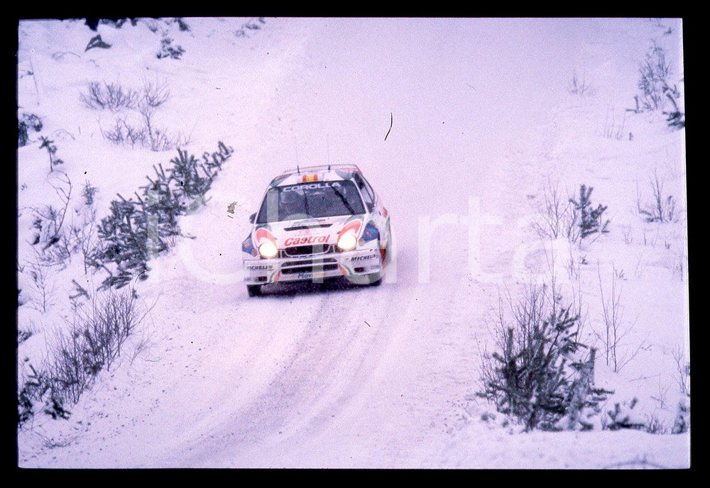 TOYOTA COROLLA WRC - WRC SWEDISH RALLY 1998 35 mm vintage slide 5 Diapositiva d'epoca, in formato 35 mm.CONDIZIONI: GOODE' severamente vietata la riproduzione. Tutti i diritti sono riservati.Nella diapositiva ICharta mette in vendita, sul negozio eBay e in esclusiva sul sito "icharta" il proprio archivio composto da numerose diapositive e negativi fotografici d'epoca, tutti originali e autentici, che attraversano la storia del costume italiano tra gli la fine degli anni Sessanta e Novanta.Si tratta di uno sguardo inedito sull'attualità , la politica, la vita quotidiana, il gossip e la cultura, che fotografa il cambiamento della nazione in quest'ultimo scorcio del XX secolo. Un'occasione unica per il mercato del collezionismo, che vede finalmente disponibile un archivio eccezionale per vastità , tematiche e condizioni, in un settore (il negativo fotografico e la diapositiva) di assoluta novità  e dalle interessanti prospettive di investimento.  GOOD/buono   originale e autentica 1