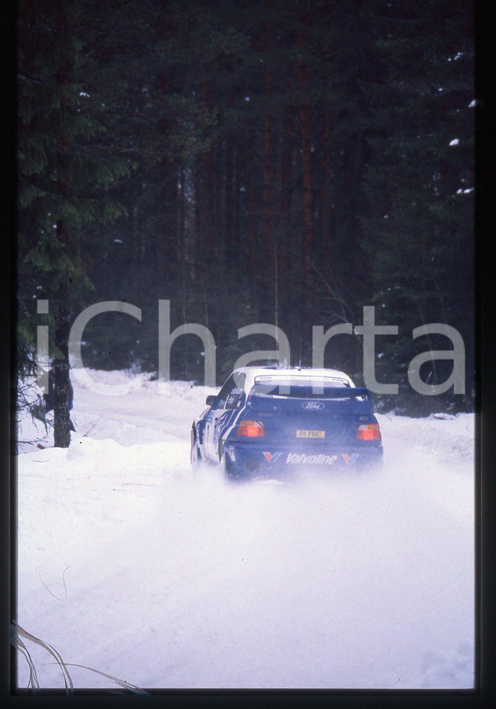 FORD ESCORT WRC - WRC INTERNATIONAL SWEDISH RALLY 1998 35 mm vintage slide 8 Diapositiva d'epoca, in formato 35 mm.CONDIZIONI: GOODE' severamente vietata la riproduzione. Tutti i diritti sono riservati.Nella diapositiva ICharta mette in vendita, sul negozio eBay e in esclusiva sul sito "icharta" il proprio archivio composto da numerose diapositive e negativi fotografici d'epoca, tutti originali e autentici, che attraversano la storia del costume italiano tra gli la fine degli anni Sessanta e Novanta.Si tratta di uno sguardo inedito sull'attualità , la politica, la vita quotidiana, il gossip e la cultura, che fotografa il cambiamento della nazione in quest'ultimo scorcio del XX secolo. Un'occasione unica per il mercato del collezionismo, che vede finalmente disponibile un archivio eccezionale per vastità , tematiche e condizioni, in un settore (il negativo fotografico e la diapositiva) di assoluta novità  e dalle interessanti prospettive di investimento.  GOOD/buono   originale e autentica 1
