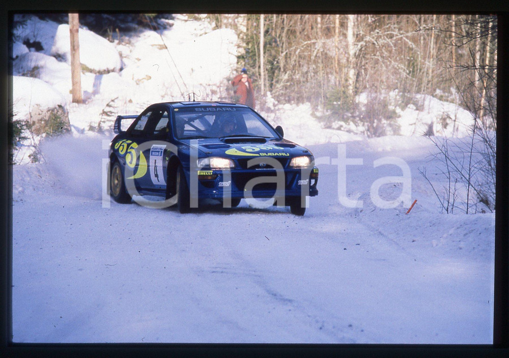 SUBARU IMPREZA S5 WRC '97 - WRC SWEDISH RALLY 1998 35 mm vintage slide 6 Diapositiva d'epoca, in formato 35 mm.CONDIZIONI: GOODE' severamente vietata la riproduzione. Tutti i diritti sono riservati.Nella diapositiva ICharta mette in vendita, sul negozio eBay e in esclusiva sul sito "icharta" il proprio archivio composto da numerose diapositive e negativi fotografici d'epoca, tutti originali e autentici, che attraversano la storia del costume italiano tra gli la fine degli anni Sessanta e Novanta.Si tratta di uno sguardo inedito sull'attualità , la politica, la vita quotidiana, il gossip e la cultura, che fotografa il cambiamento della nazione in quest'ultimo scorcio del XX secolo. Un'occasione unica per il mercato del collezionismo, che vede finalmente disponibile un archivio eccezionale per vastità , tematiche e condizioni, in un settore (il negativo fotografico e la diapositiva) di assoluta novità  e dalle interessanti prospettive di investimento.  GOOD/buono   originale e autentica 1