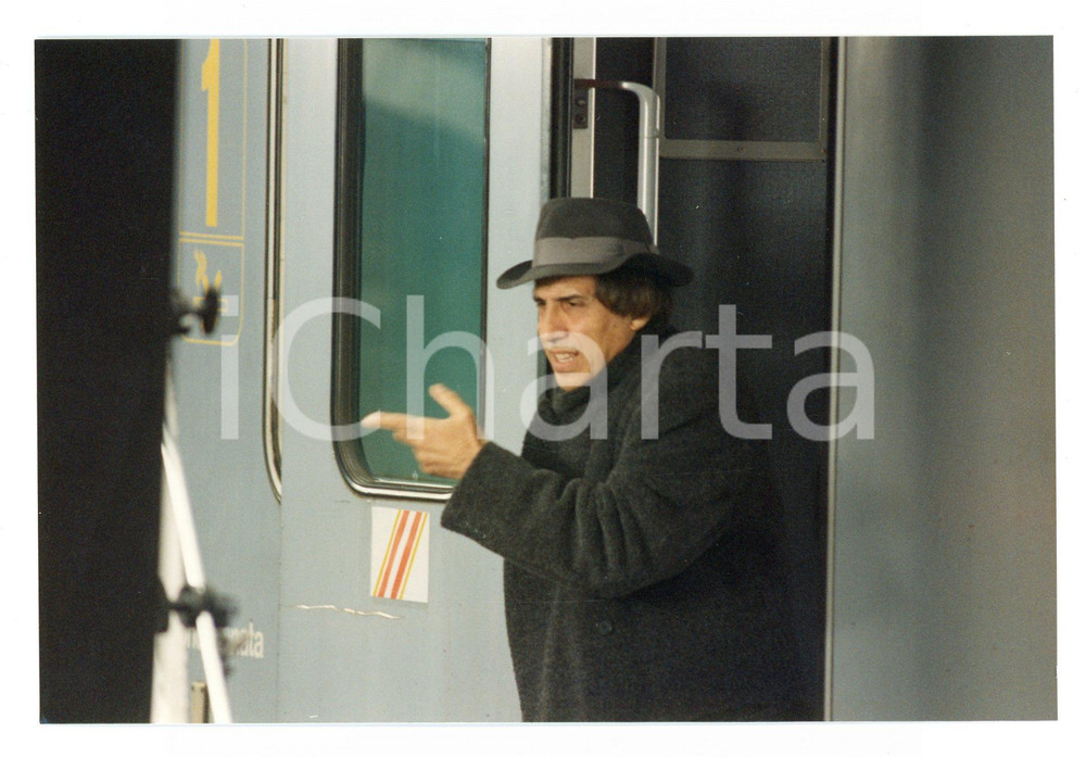 Fotografia d epoca originale 1994 FERROVIE DELLO STATO Adriano CELENTANO Backstage spot  Foto 15x10 cm 20 1