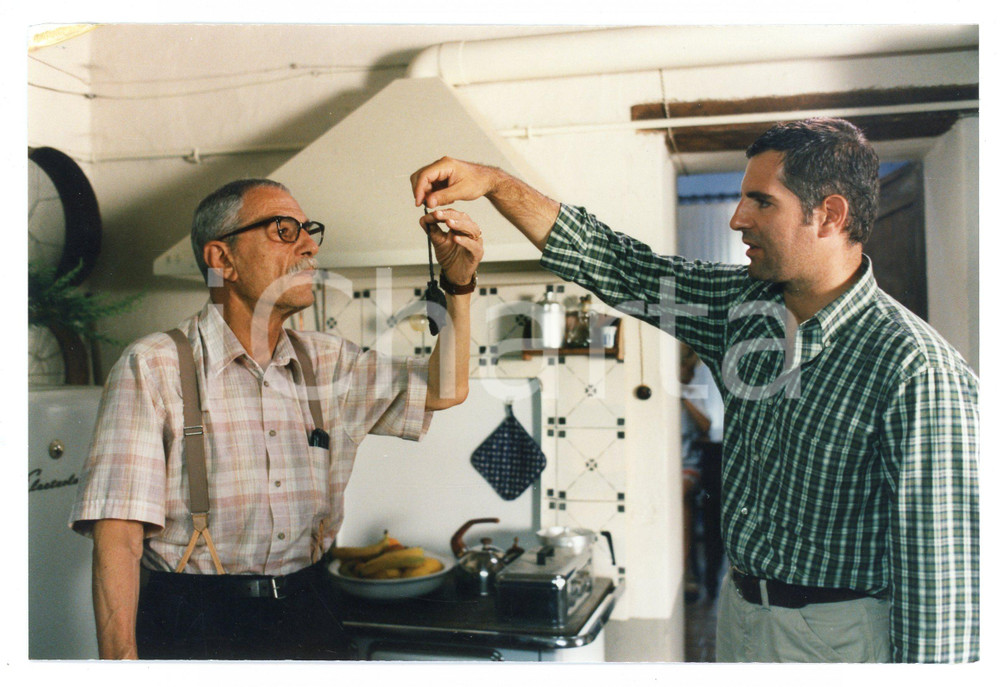 Fotografia d epoca originale 1997 CINEMA  GRAZIE DI TUTTO Luca e Nino MANFREDI sul set  Foto 19x13 cm 1