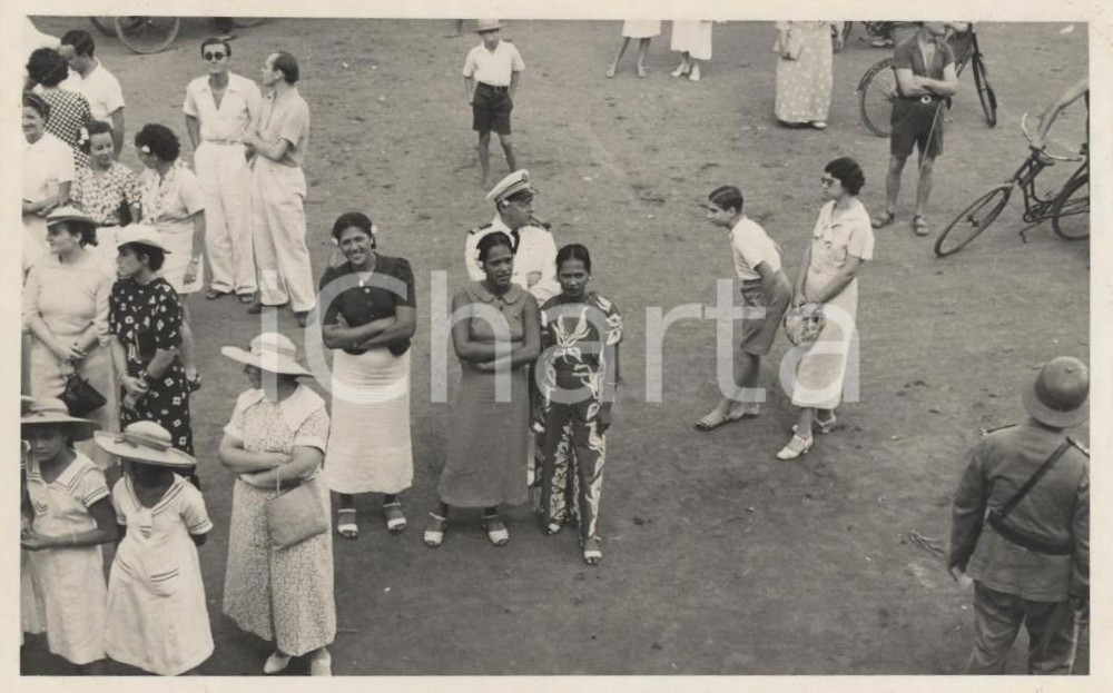 Fotografia d epoca originale 1930 ca PAPEETE POLINESIA Gruppo in attesa al porto  Foto anonima 14x9 cm 1 1